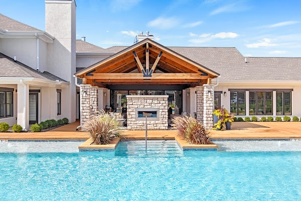 Sonoma Hill apartments in Lenexa, KS
