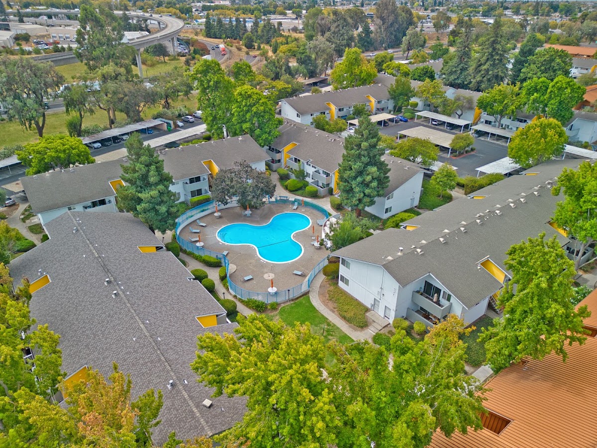 Lakeside Village apartments in San Leandro, CA