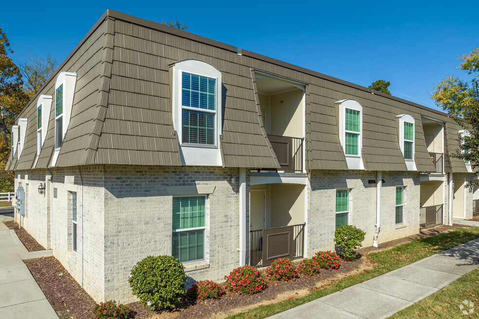 Courtyard Commons apartments in High Point, NC