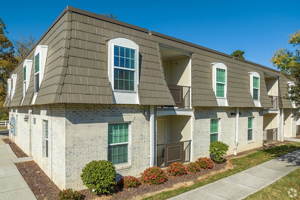 Courtyard Commons apartments in High Point, NC