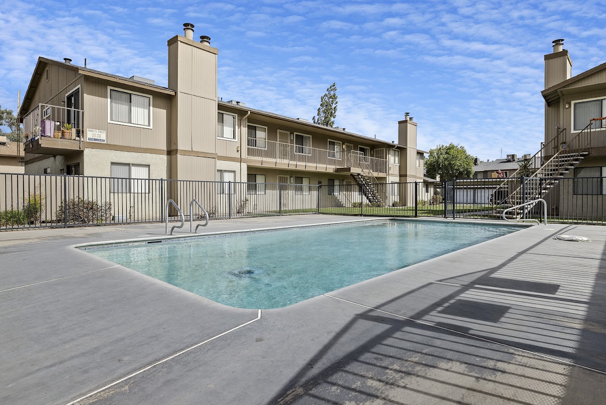 Sandalwood Gardens apartments in Fresno, CA
