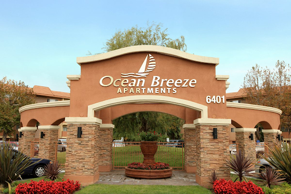 Ocean Breeze Villas apartments in Huntington Beach, CA