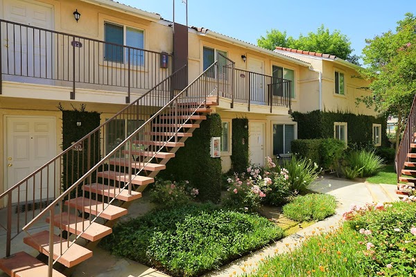 Park Sorrento apartments in Bakersfield, CA