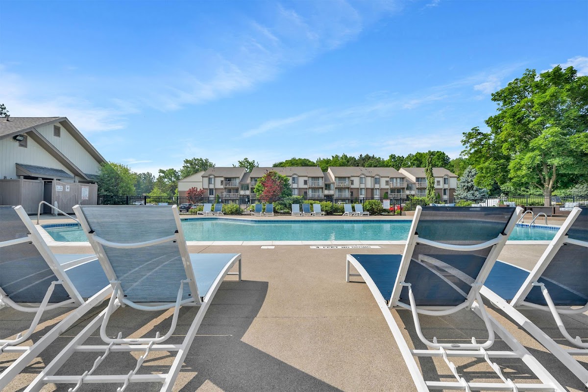 Bloomfield Place apartments in Pontiac, MI