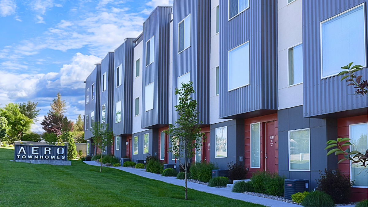 Aero Luxury Townhomes apartments in Layton, UT