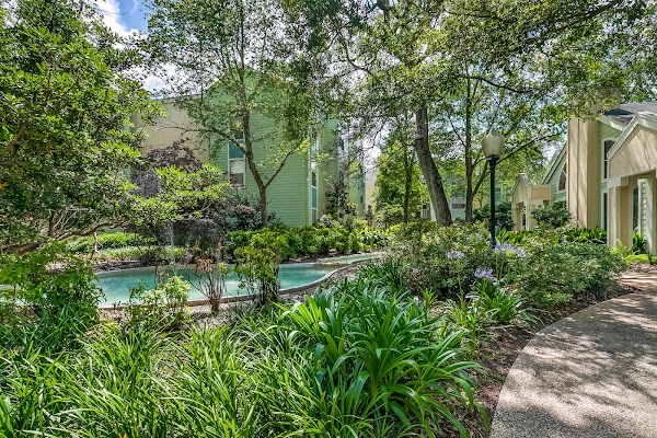 Hickory Creek Central apartments in Kenner, LA