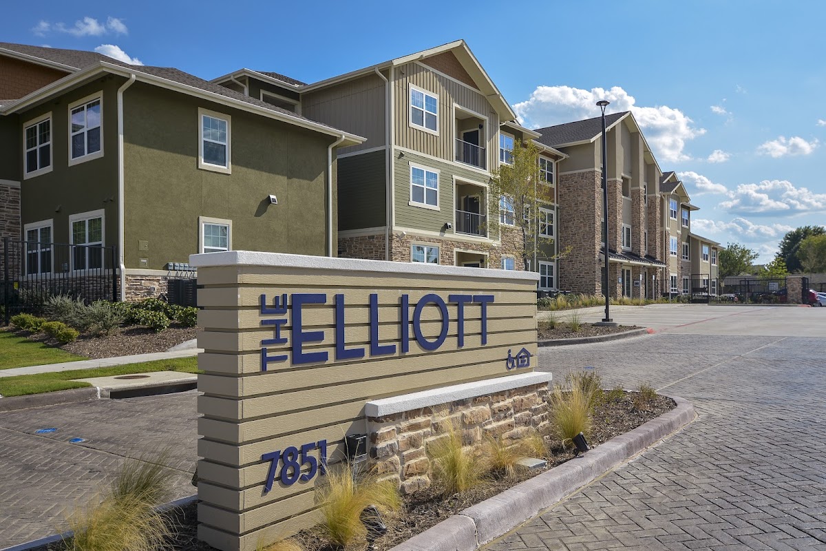 The Elliott apartments in Mansfield, TX