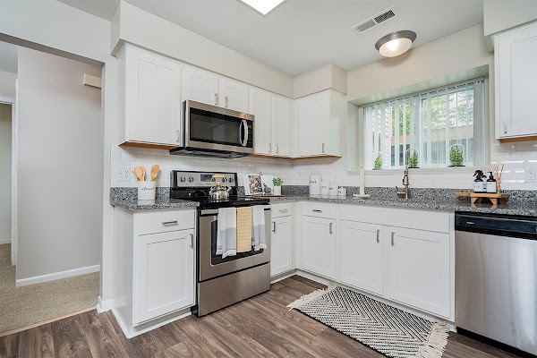 Ascent at Farmington Hills apartments in Farmington Hills, MI