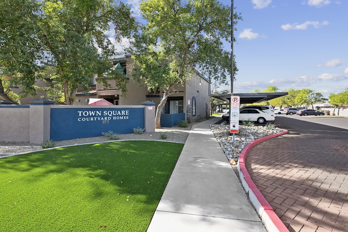 Town Square Courtyard Homes apartments in Glendale, AZ