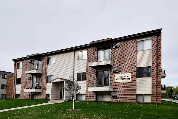 Pacific South apartments in Fargo, ND