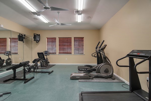 Highland Meadow Village apartments in Pearland, TX