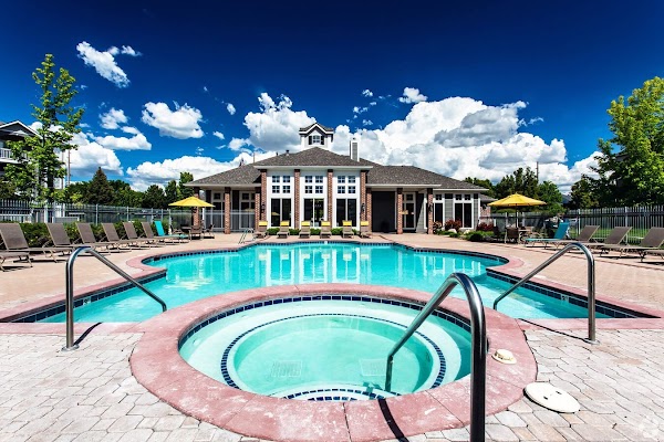 Pinnacle Mountain View apartments in Layton, UT