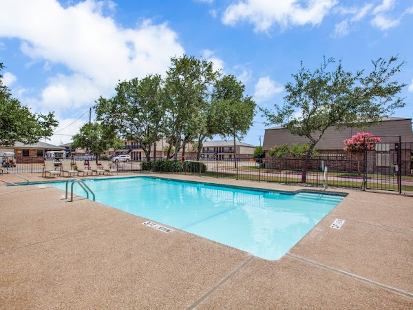 The Cove on 21st apartments in Waco, TX