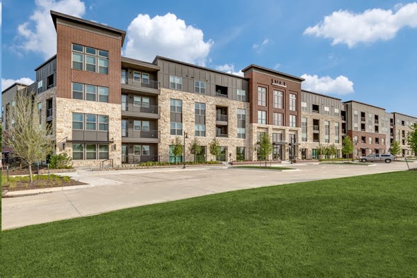 Aura Southgate apartments in Mansfield, TX