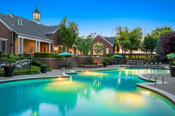 Cambridge Square apartments in Overland Park, KS