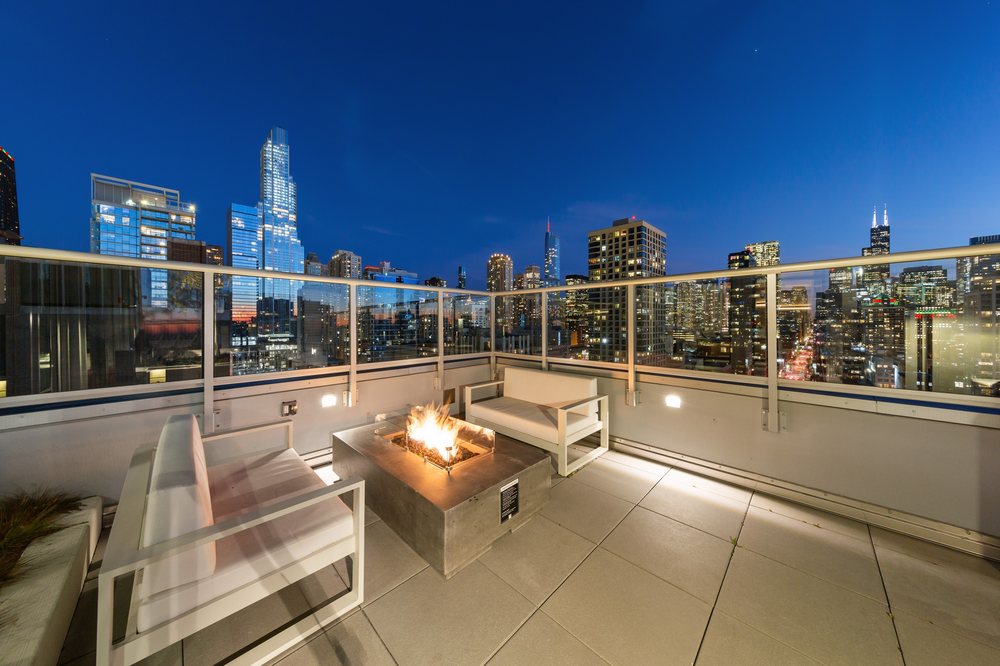 AMLI 808 apartments in Chicago, IL