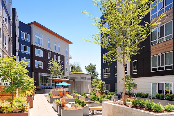 Kirkland Crossing apartments in Bellevue, WA