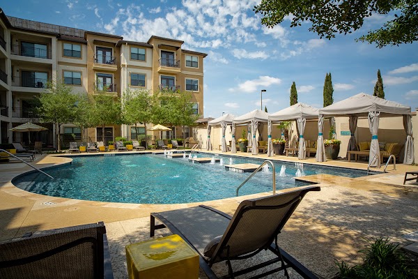 Cortland Addison Circle apartments in Carrollton, TX