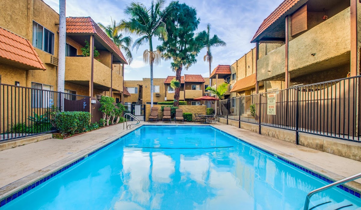 Encasa Norwalk apartments in Downey, CA