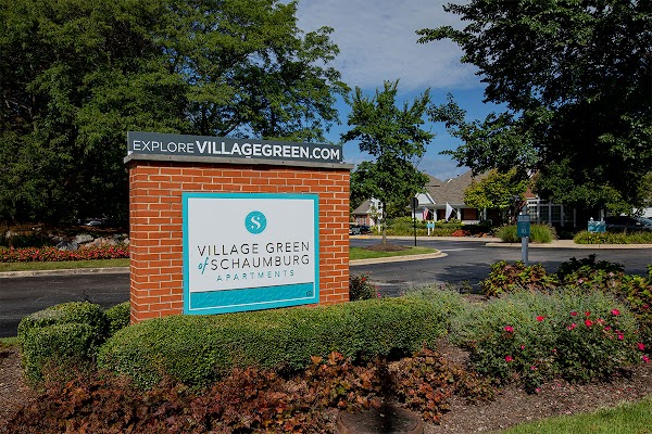 Village Green of Schaumburg apartments in Schaumburg, IL