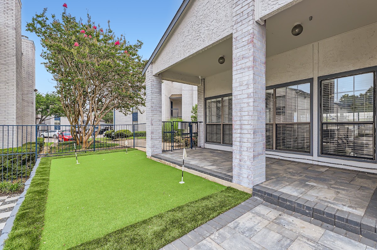 Rise at Highland Meadows apartments in Dallas, TX