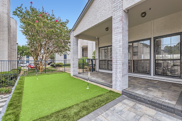 Rise at Highland Meadows apartments in Dallas, TX