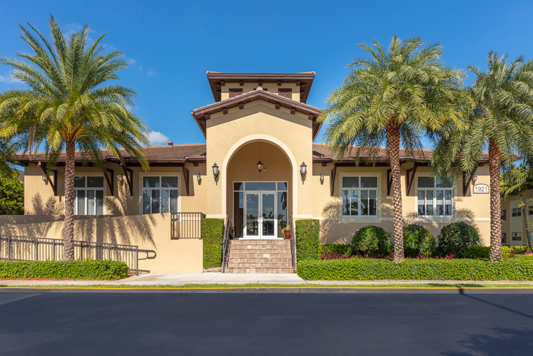 Legacy Riverwalk apartments in Hialeah, FL