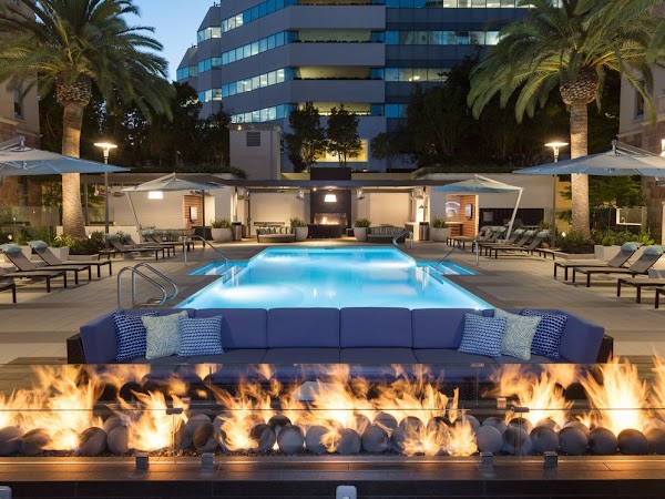 Avalon Towers on the Peninsula apartments in Sunnyvale, CA