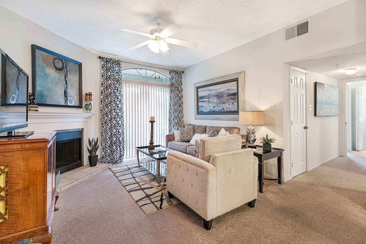 Lakes of Chateau South apartments in Kenner, LA