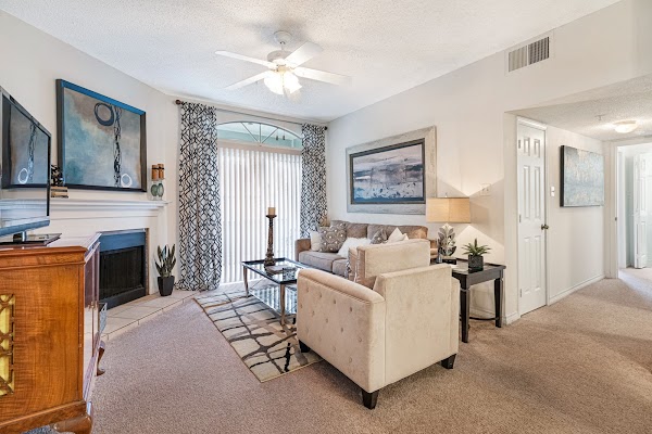 Lakes of Chateau South apartments in Kenner, LA
