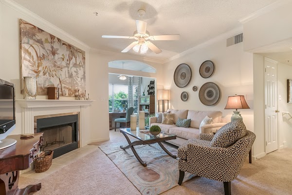 Lakes of Chateau North apartments in Kenner, LA