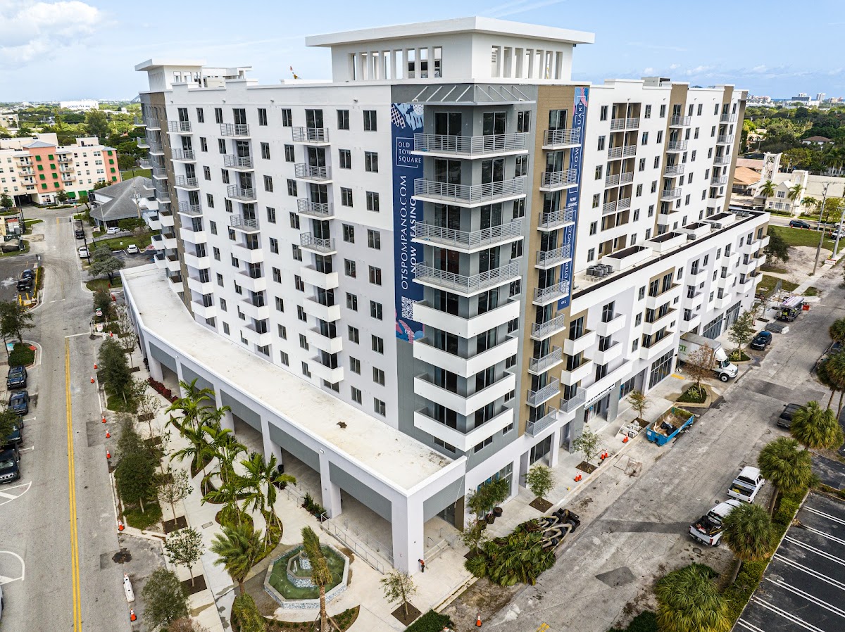 Old Town Square apartments in Pompano Beach, FL