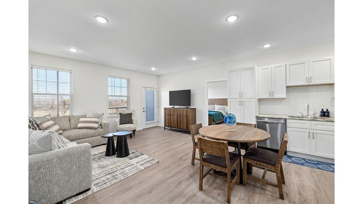 Vista Riverwest apartments in Fishers, IN
