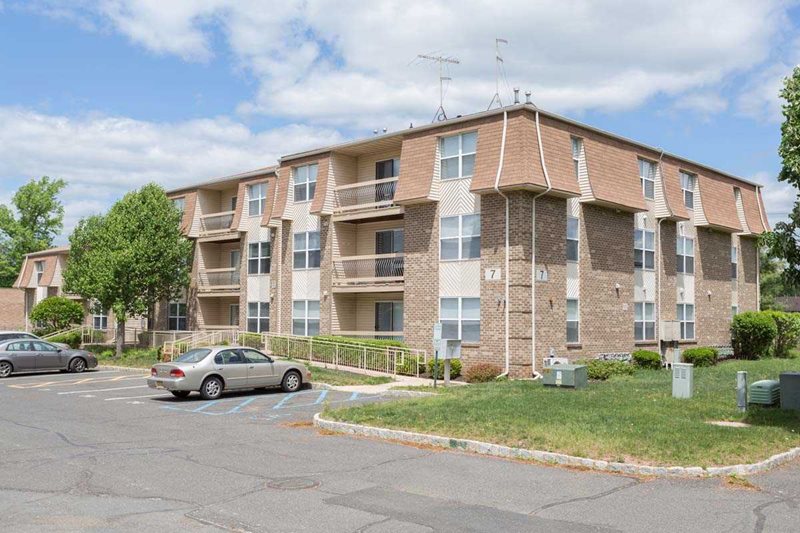 Village Commons apartments in Edison, NJ