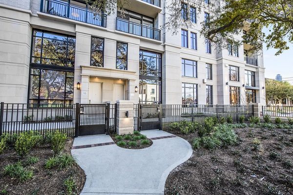 NOVEL River Oaks by Crescent Communities apartments in Houston, TX