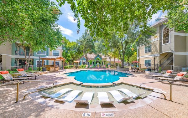 MAA Sunset Valley apartments in Austin, TX