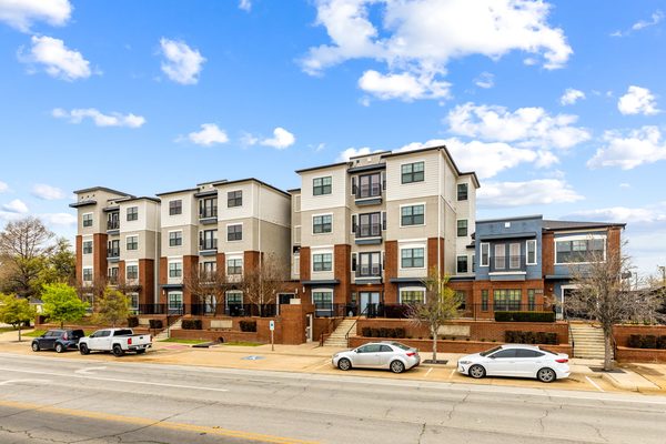 Midtown Urban apartments in Arlington, TX
