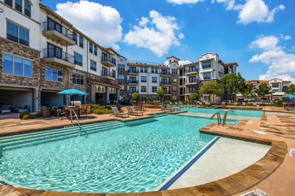 Villaggio apartments in Arlington, TX