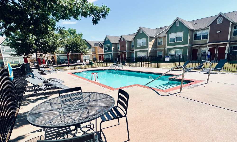 Alameda Pointe apartments in Norman, OK