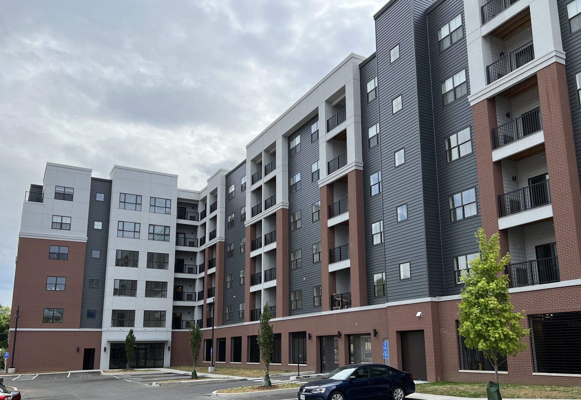 Brookview Commons West apartments in Danbury, CT