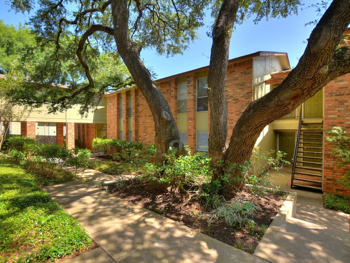 St. Edward's Place Apartments apartments in Austin, TX