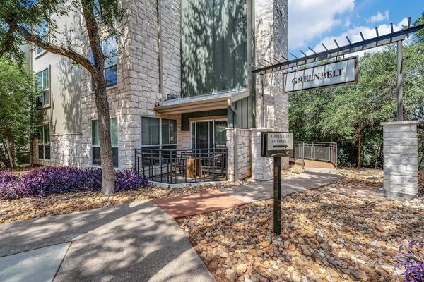 Barton Creek Landing apartments in Austin, TX