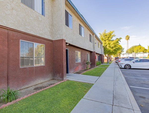 Serramonte Park Apartments apartments in Bakersfield, CA