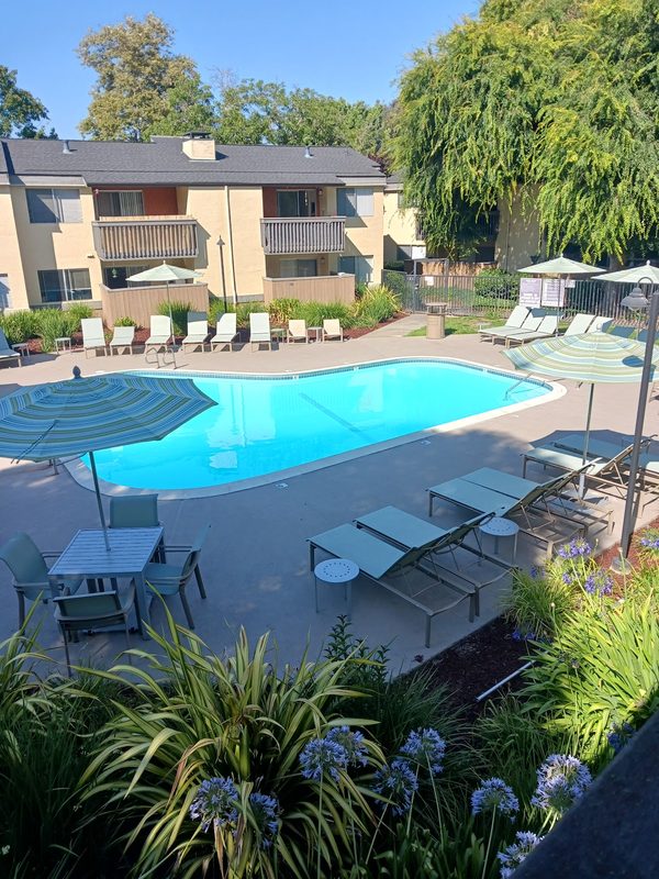 eaves Union City apartments in Union City, CA