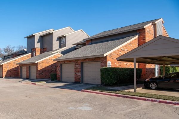 Copper Chase apartments in Arlington, TX