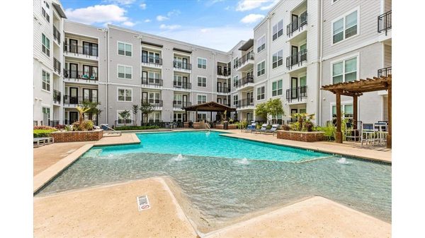 Lakeside Urban Center Apartments apartments in Irving, TX