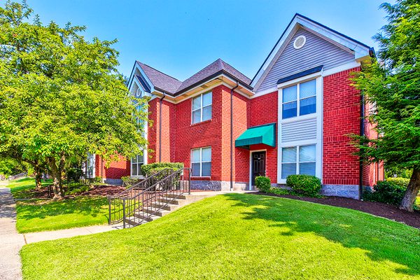 Hampton Place apartments in Louisville, KY