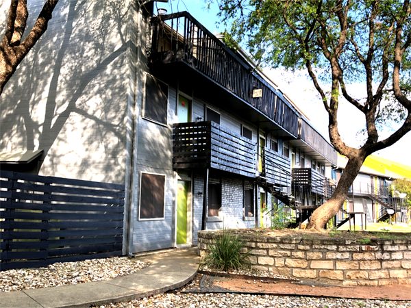 Mia Riverside apartments in Austin, TX