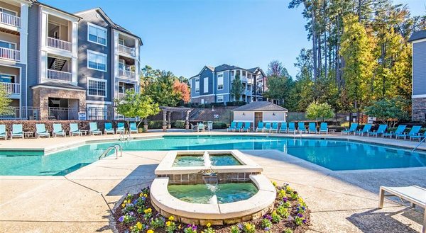 Centerview at Crossroads apartments in Raleigh, NC