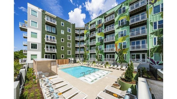 Queens Wedgewood Houston apartments in Nashville, TN